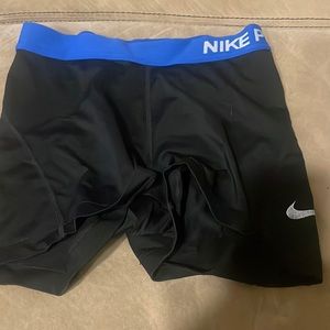 Nike pro shorts size small